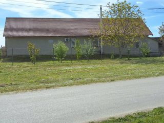 Eladó 140 m²-escsaládi ház Makád, Kendereskert utca: 60'000'000 Ft