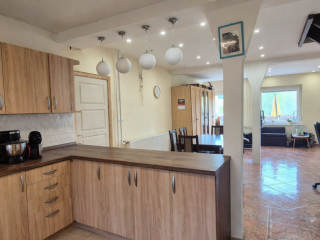 Eladó 220 m²-escsaládi ház Mende, Mende út: 115'000'000 Ft