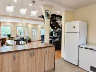 Eladó 220 m²-escsaládi ház Mende, Mende út: 115'000'000 Ft