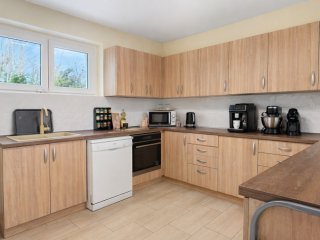 Eladó 220 m²-escsaládi ház Mende, Mende út: 115'000'000 Ft