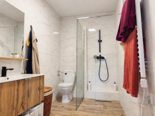 Eladó 220 m²-escsaládi ház Mende, Mende út: 115'000'000 Ft