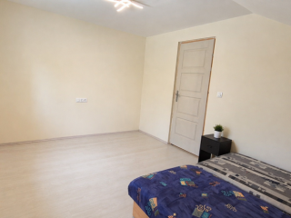 Eladó 220 m²-escsaládi ház Mende, Mende út: 115'000'000 Ft