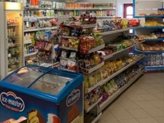 Eladó 230 m²-escsaládi ház Mezőszilas, Frekventált helyen: 52'900'000 Ft