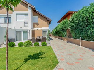 Eladó 182 m²-esikerház Mogyoród, Fóti út: 188'000'000 Ft