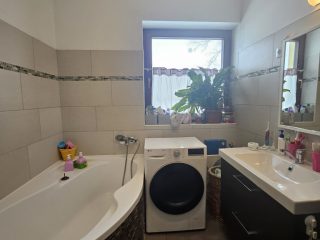 Eladó 168 m²-escsaládi ház Mogyoród, Nagyhomoki  közeli utca: 156'500'000 Ft