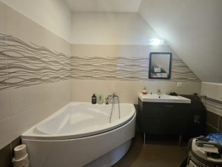 Eladó 168 m²-escsaládi ház Mogyoród, Nagyhomoki  közeli utca: 156'500'000 Ft