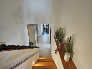 Eladó 168 m²-escsaládi ház Mogyoród, Nagyhomoki  közeli utca: 156'500'000 Ft