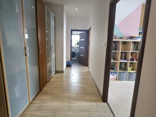 Eladó 168 m²-escsaládi ház Mogyoród, Nagyhomoki  közeli utca: 156'500'000 Ft