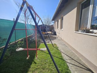 Eladó 110 m²-escsaládi ház Mogyoród, Szánkó közeli út: 125'000'000 Ft