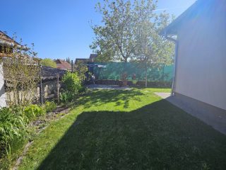 Eladó 110 m²-escsaládi ház Mogyoród, Szánkó közeli út: 125'000'000 Ft