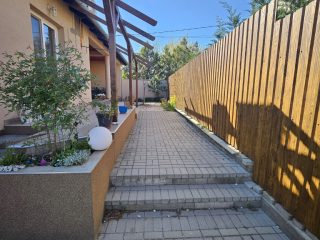 Eladó 110 m²-escsaládi ház Mogyoród, Szánkó közeli út: 125'000'000 Ft