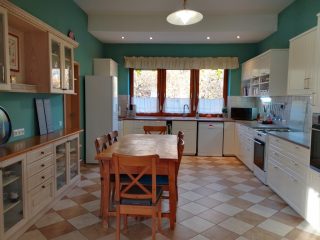 Eladó 296 m²-escsaládi ház Mogyoród, Szentjakab park: 285'000'000 Ft