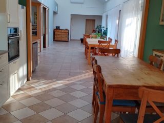 Eladó 296 m²-escsaládi ház Mogyoród, Szentjakab park: 285'000'000 Ft