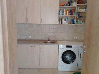 Eladó 296 m²-escsaládi ház Mogyoród, Szentjakab park: 285'000'000 Ft