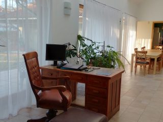 Eladó 296 m²-escsaládi ház Mogyoród, Szentjakab park: 285'000'000 Ft