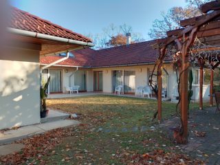 Eladó 296 m²-escsaládi ház Mogyoród, Szentjakab park: 285'000'000 Ft