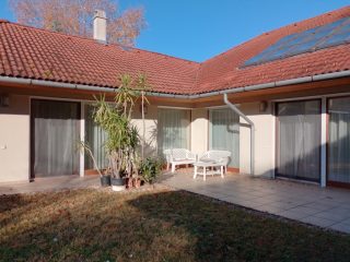 Eladó 296 m²-escsaládi ház Mogyoród, Szentjakab park: 285'000'000 Ft