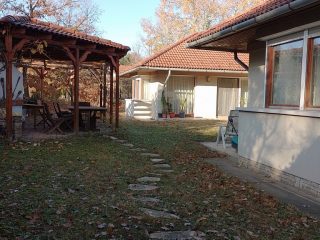 Eladó 296 m²-escsaládi ház Mogyoród, Szentjakab park: 285'000'000 Ft