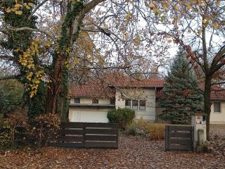 Eladó 296 m²-escsaládi ház Mogyoród, Szentjakab park: 285'000'000 Ft