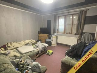 Eladó 110 m²-escsaládi ház Monor, Központ közeli utca: 170'000'000 Ft