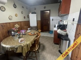 Eladó 110 m²-escsaládi ház Monor, Központ közeli utca: 170'000'000 Ft