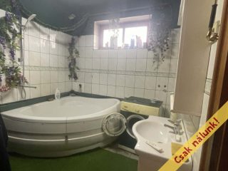 Eladó 110 m²-escsaládi ház Monor, Központ közeli utca: 170'000'000 Ft