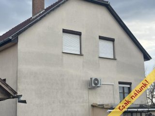 Eladó 110 m²-escsaládi ház Monor, Központ közeli utca: 170'000'000 Ft