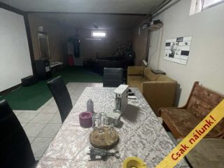 Eladó 110 m²-escsaládi ház Monor, Központ közeli utca: 170'000'000 Ft