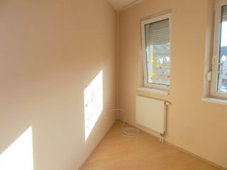 Kiadó 49 m²-estársasházi lakás Nyíregyháza, 4-es Huszárok útja: 125'000 Ft