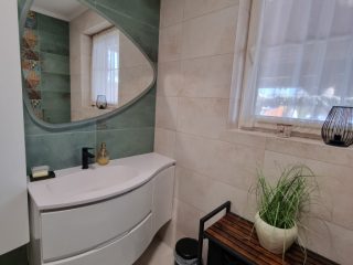 Eladó 150 m²-escsaládi ház Nyíregyháza, Borbánya: 93'000'000 Ft