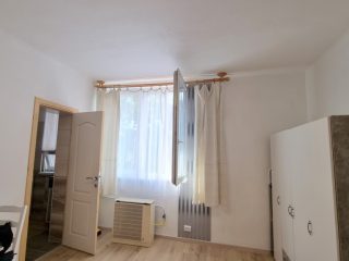 Kiadó 27 m²-estársasházi lakás Nyíregyháza, Deák Ferenc utca: 120'000 Ft