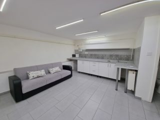 Kiadó 30 m²-esüzlethelyiség utcai bejárattal Nyíregyháza, Epreskert utca: 95'000 Ft