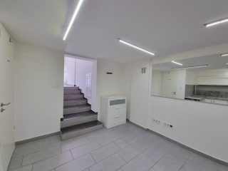 Kiadó 30 m²-esüzlethelyiség utcai bejárattal Nyíregyháza, Epreskert utca: 95'000 Ft