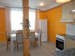 Kiadó 55 m²-estársasházi lakás Nyíregyháza, Fazekas János tér: 140'000 Ft