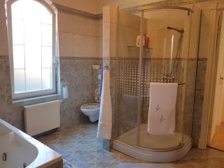 Kiadó 226 m²-escsaládi ház Nyíregyháza, Korányi Kertváros: 1'300'000 Ft