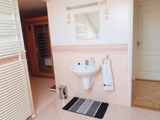 Kiadó 226 m²-escsaládi ház Nyíregyháza, Korányi Kertváros: 1'300'000 Ft