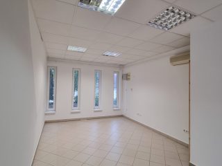 Kiadó 103 m²-esüzlethelyiség utcai bejárattal Nyíregyháza, NyírPláza közeli utca: 259'000 Ft