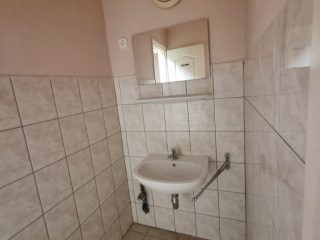 Kiadó 103 m²-esüzlethelyiség utcai bejárattal Nyíregyháza, NyírPláza közeli utca: 259'000 Ft