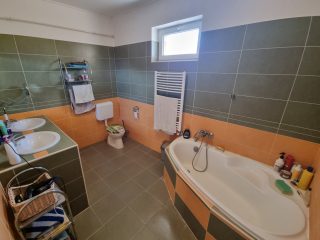 Eladó 121 m²-esikerház Nyíregyháza, Ságvári kertváros: 98'000'000 Ft