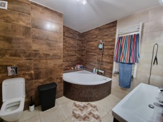 Eladó 111 m²-estársasházi lakás Nyíregyháza, Tavasz u közeli utca: 110'000'000 Ft