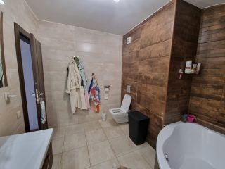 Eladó 111 m²-estársasházi lakás Nyíregyháza, Tavasz u közeli utca: 110'000'000 Ft