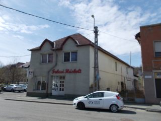 Eladó 300 m²-escsaládi ház Ózd, 48-as út: 39'900'000 Ft