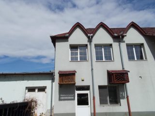 Eladó 300 m²-escsaládi ház Ózd, 48-as út: 39'900'000 Ft