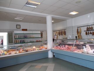 Eladó 300 m²-escsaládi ház Ózd, 48-as út: 39'900'000 Ft