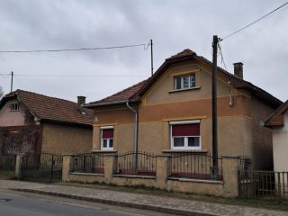 Eladó 110 m²-escsaládi ház Ózd, Csépány út: 14'000'000 Ft