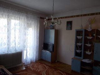 Eladó 140 m²-escsaládi ház Ózd, Előd vezér utca: 14'500'000 Ft