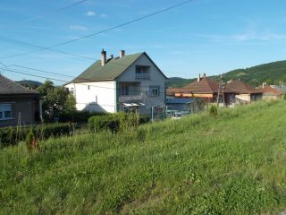 Eladó 140 m²-escsaládi ház Ózd, Előd vezér utca: 14'500'000 Ft