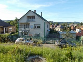 Eladó 140 m²-escsaládi ház Ózd, Előd vezér utca: 14'500'000 Ft