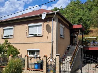 Eladó 150 m²-escsaládi ház Ózd, Kodály Zoltán utca: 28'500'000 Ft
