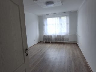 Eladó 51 m²-estársasházi lakás Ózd, Vasvár út: 14'500'000 Ft